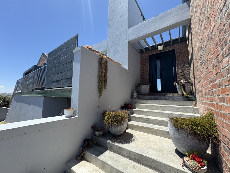 5 Bedroom Property for Sale in Pearl Bay Western Cape